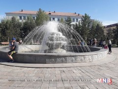 10 жилийн өмнө баригдсан усан оргилуурыг засварлаж эхэллээ