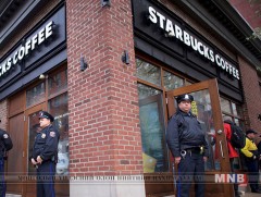 Starbucks 8 мянган кафегаа түр хаажээ