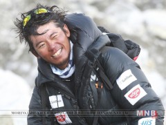 Японы уулчин Нобуказу Курики майхандаа унтаж байгаад амьсгал хураажээ