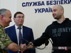 Киевт буудуулж амиа алдсан гэж мэдээлж байсан Оросын сэтгүүлч амьд байжээ 