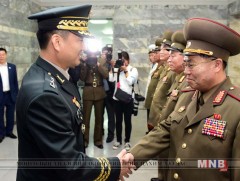 Хоёр Солонгосын батлан хамгаалах салбарын хооронд харилцаа холбооны шууд шугам нээх асуудлыг хэлэл..