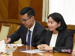 УИХ-ын гишүүн З.Нарантуяа Австралийн Элчин сайд Жон Лангтриг хүлээн авч уулзлаа