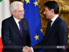Италийн шинэ Засгийн газар байгуулагдаж, гишүүд нь тангараг өргөжээ 