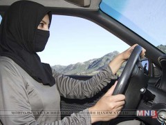 Саудын арабын эмэгтэйчүүд машин жолоодох эрхтэй болж байна