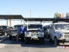 УАЗ-469 машины жолоочид багаждаа ачаа тээвэрлэх боломжийг олгож өгөхийг шаардаж байна 