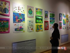 “Байгаль дэлхийгээ хамгаалъя” уран зургийн үзэсгэлэн нээлтээ хийлээ