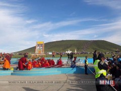 Алтан овооны тахилгыг зорин 40 орчим мянган хүн иржээ