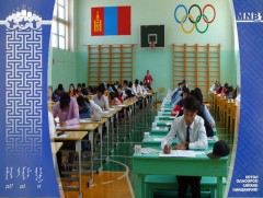 Дархан-Уул аймгаас 800 оноо авсан 10 сурагч өргөмжлөл мөнгөн шагналаа гардав