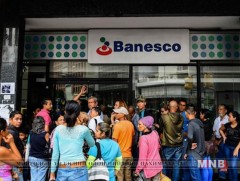 Венесуэлд эдийн засгийг тогтворгүйжүүлсэн хэргээр 131 хүнийг саатуулан хорьжээ