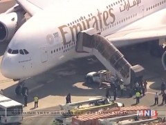 Саатуулаад байсан онгоцны зорчигчдыг буулган явуулжээ  