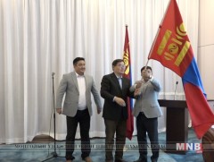 Дэлхийн шатрын олимпиадад оролцох тамирчдад төрийн далбаа гардуулж, амжилт хүслээ