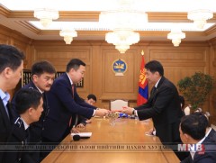 У.Хүрэлсүх: Цахим орчинд хүүхдийнхээ эрхийг хамгаалахыг эцэг, эхчүүдэд уриалж байна