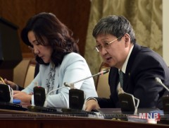 Төсвийн тухай хуулийн хамт өргөн мэдүүлсэн хуулийн төслүүдийн анхны хэлэлцүүлгийг явууллаа