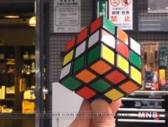 Япончууд рубикийн шоог маш богино хугацаанд эвлүүлдэг робот бүтээжээ