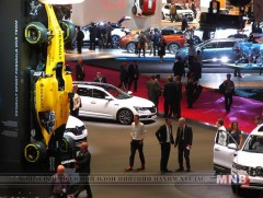 Парис хотноо олон улсын автомашины үзэсгэлэн болж байна