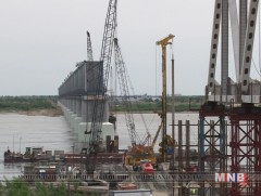 Хятад Улс төмөр замын гүүрийн хэсгээ  барьж  дуусгажээ