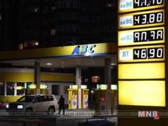 Оросын нефтийн компаниуд дотоодын зах зээл дээрх бензиний үнийг оны төгсгөл хүртэл нэмэхгүй 