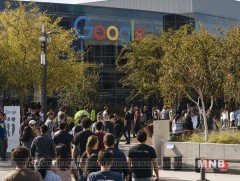 “Google”-ийн ажилтнууд бэлгийн дарамтын эсрэг ажил хаялтад оролцжээ