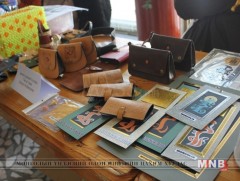 Цагдаагийн албан хаагчдын ар гэрийнхэн бүтээлүүдээрээ үзэсгэлэн гаргажээ