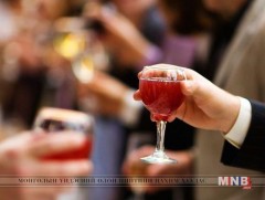 Согтууруулах ундааг хэтрүүлэн хэрэглэсний улмаас 3000 орчим гэмт хэрэг энэ онд гарчээ 