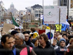 Брюссельд уур амьсгалын өөрчлөлтийн эсрэг тэмцэхийг уриалсан жагсаал боллоо