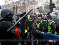 Парист саатуулагдсан хүний тоо 1550 давжээ