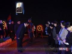 УИХ-ын дарга М.Энхболд Ардын уран зохиолч Шаравын Сүрэнжав агсантай салах ёс гүйцэтгэх үйл ажиллаг..