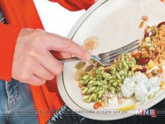 НҮБ: 1.1 их наяд долларын үнийн дүнтэй тэнцэх хэмжээний хүнсийг хог болгон хаяж байна