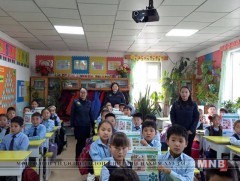 Сурагчдад хүнсний бүтээгдэхүүний шошго унших, бэлэг сонгох талаар мэдээлэл өгчээ