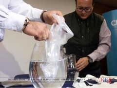 Чилийн эрдэмтэд усанд уусдаг гялгар уут бүтээн танилцуулав