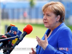 Германы ард иргэдийн 43 хувь нь Меркелийг ажлаа өгөхийг эсэргүүцжээ