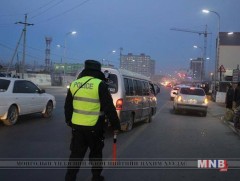 Машинаа халаахаар асаалттай үлдээсэн байхад нь хулгайлаад зугтжээ 