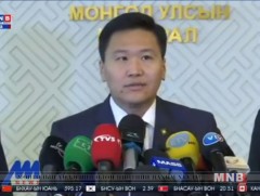 Төрийн ордонд УИХ-ын гишүүд цаг үеийн асуудлаар мэдээлэл хийж байна