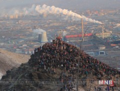 Ургах нарнаар уулсын оройд...