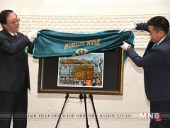 Эрдэнэт үйлдвэрийн 40 жилийн ойд зориулан алтан марк бүтээжээ 