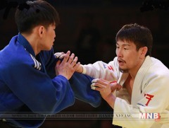 Д.Амартүвшин хүрэл медалиа ихэрлүүллээ