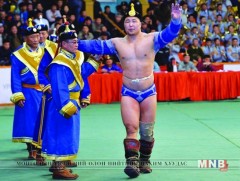 Монгол Улсын арслан Р.Пүрэвдагва сар шинийн барилдаанд анх удаа түрүүллээ 