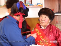 Баянхонгор аймгаас төрсөн Улсын аваргуудад шагналыг нь гардууллаа