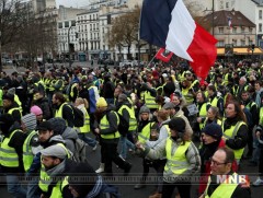 “Шар хантаазтан” эсэргүүцлийн жагсаалд 50 гаруй мянган хүн оролцжээ