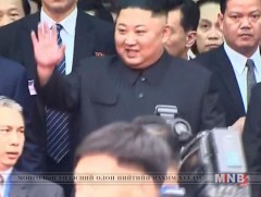 Ким Жон Ун Лангшон мужид галт тэргээр хүрэлцэн ирж Ханой руу машинаар явна