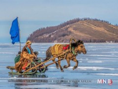 Мөсний баяр болох хэсгийн мөсний зузааныг хэмжжээ