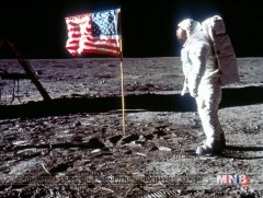 Майк Пенс: Америкчууд ойрын 5 жилд дахин саран дээр бууна