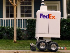 Робот хүргэгч шатаар өгсөж, уруудаж чадна