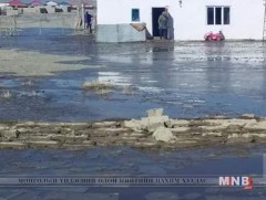 Согог голын ус голдиролоосоо хальж айлуудын хашаа байшин усанд автжээ