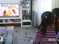 Чихэрлэг амттаны сурталчилгааг хүүхдүүд хяналтгүй үзэж байна 