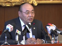 Д.Эрдэнэбат: Эрдэнэтэд онцгой дэглэм тогтоосон нь үндсэн хууль зөрчиж байна