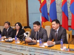 Аймаг, нийслэлийн удирдлагуудтай цахим хурал хийлээ