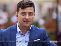 Хошин шогийн жүжигчин Владимир Зеленский илүүрхэж байна