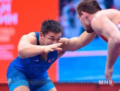 Ө.Батзул алтан медалийн төлөө барилдана