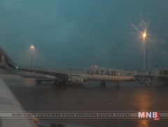 Шри Ланкийн нийслэл хотын ОУ-ын нисэх буудлыг түр хаажээ